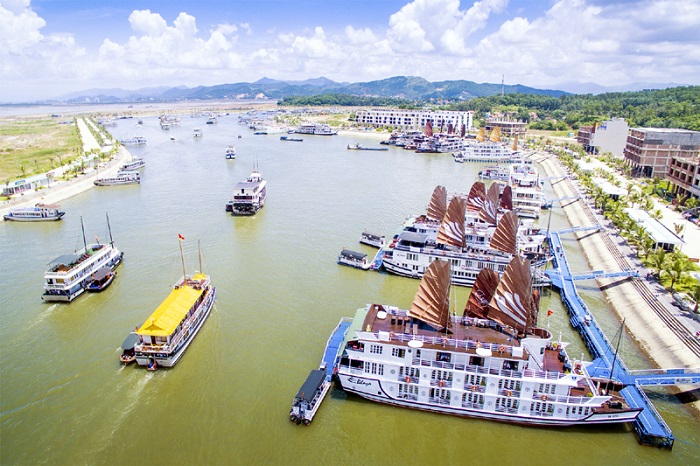Cảng tàu Tuần Châu là nơi kết thúc chuyến đi Hạ Long với nhiều trải nghiệm mới mẻ